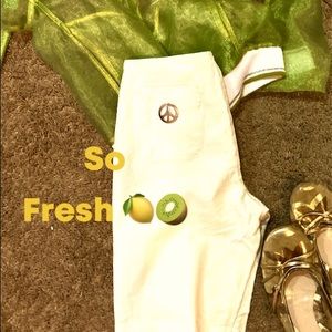 ☮️ Peace sign ✌️ Moschino textured white pants